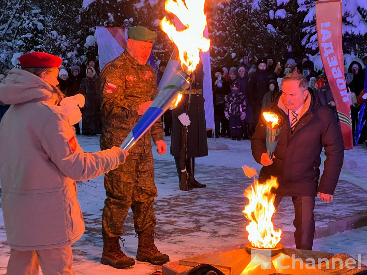 В Тихвине зажгли Огонь Памяти на мемориале «Слава Героям» В Тихвине зажгли Огонь Памяти на мемориале «Слава Героям»