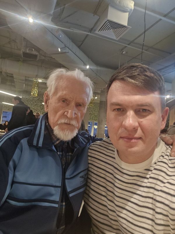 Встретился сегодня со своим старым знакомым, фронтовиком и ветераном Великой Отечественной Войны Ореховым Борисом Сергеевичем