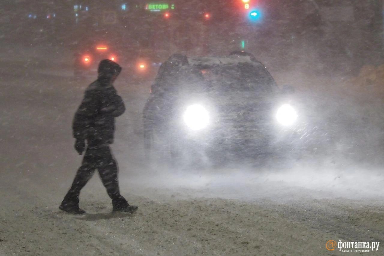 Обстановка в Петербурге сейчас очень снежная Обстановка в Петербурге сейчас очень снежная