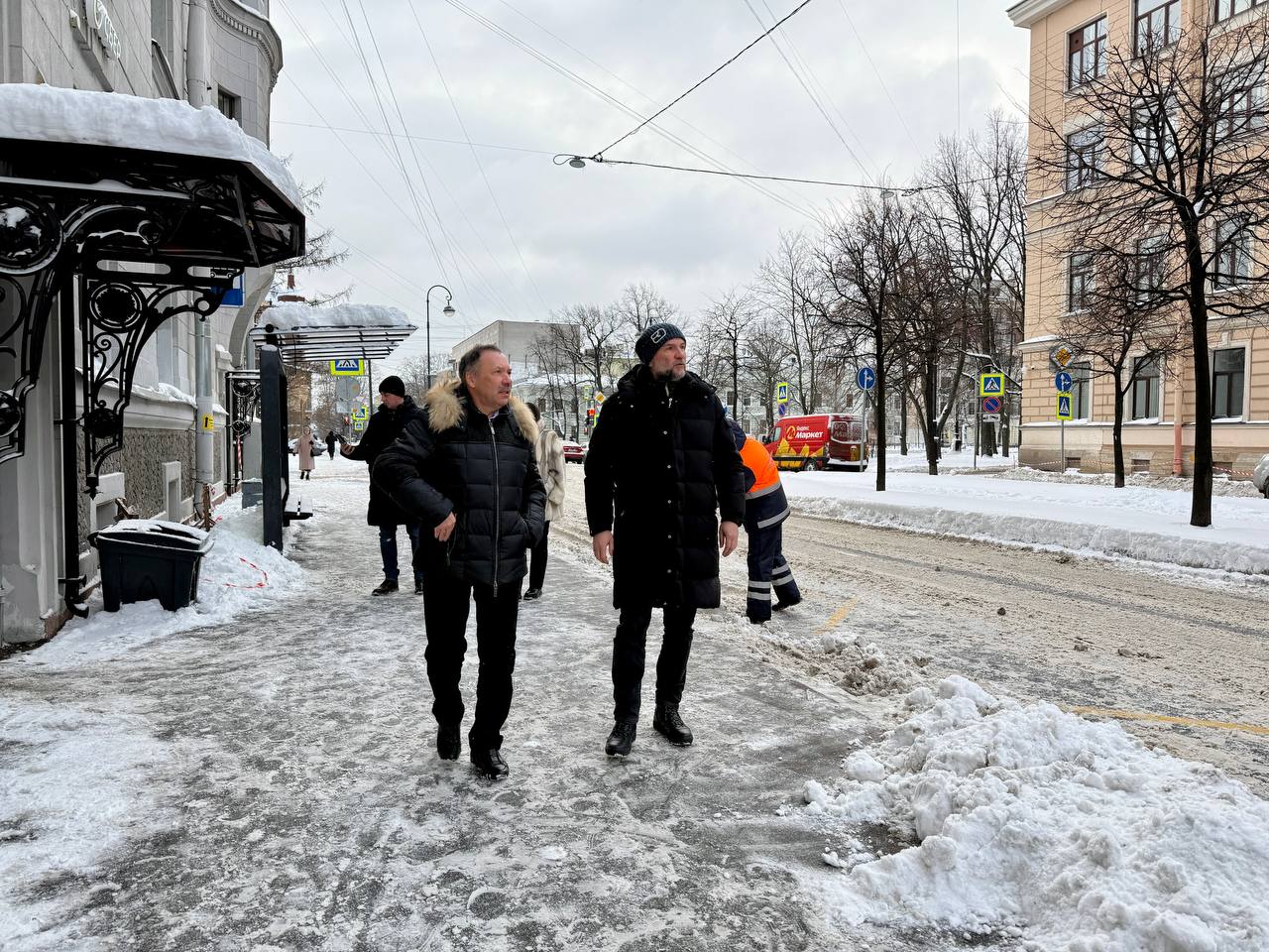Ликвидация последствий снегопада продолжается в круглосуточном режиме Ликвидация последствий снегопада продолжается в круглосуточном режиме