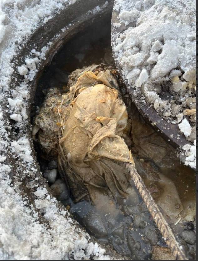 В доме на Арцеуловской аллее случился третий потоп за неделю В доме на Арцеуловской аллее случился третий потоп за неделю