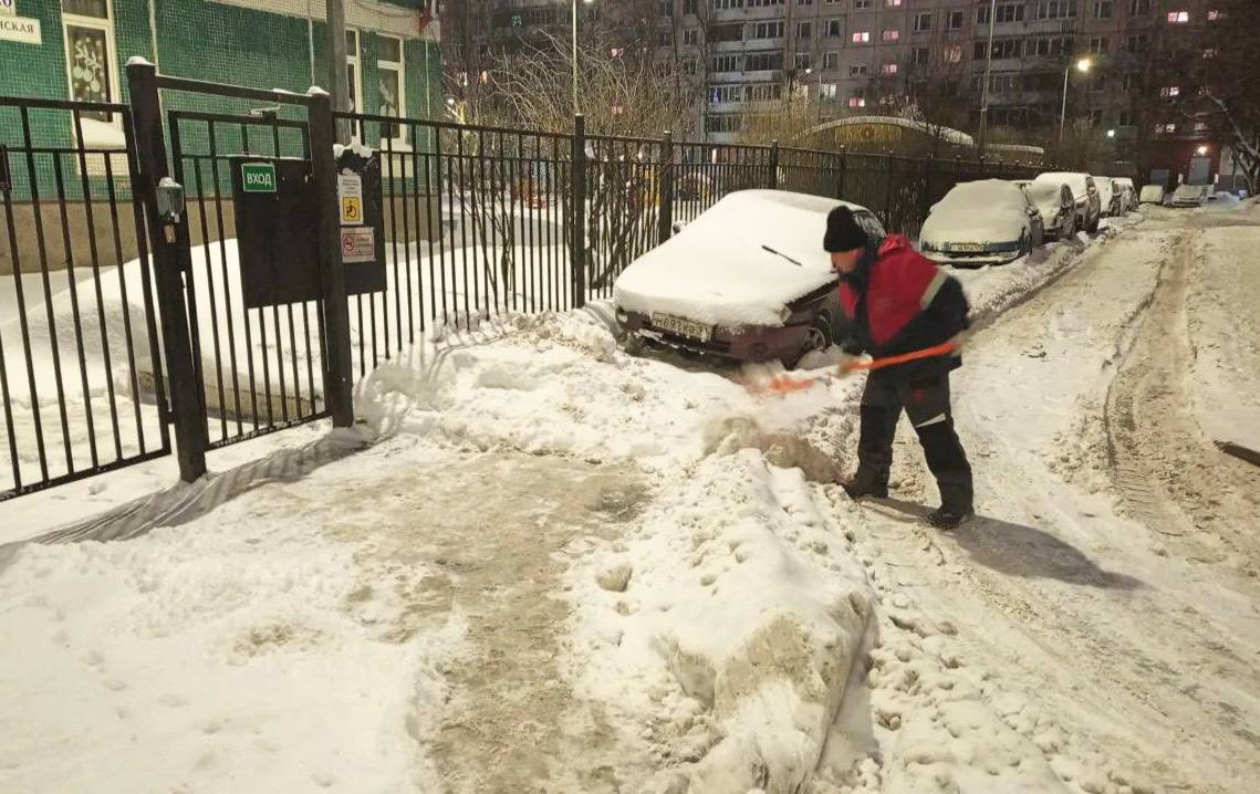 Ликвидация последствий снегопада продолжается в круглосуточном режиме Ликвидация последствий снегопада продолжается в круглосуточном режиме
