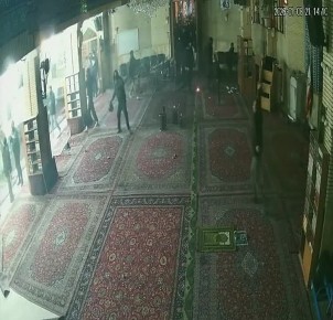 "Мирные" протестующие в Иране посетили мечеть