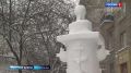 Во дворе на Ланском шоссе появились снежные скульптуры