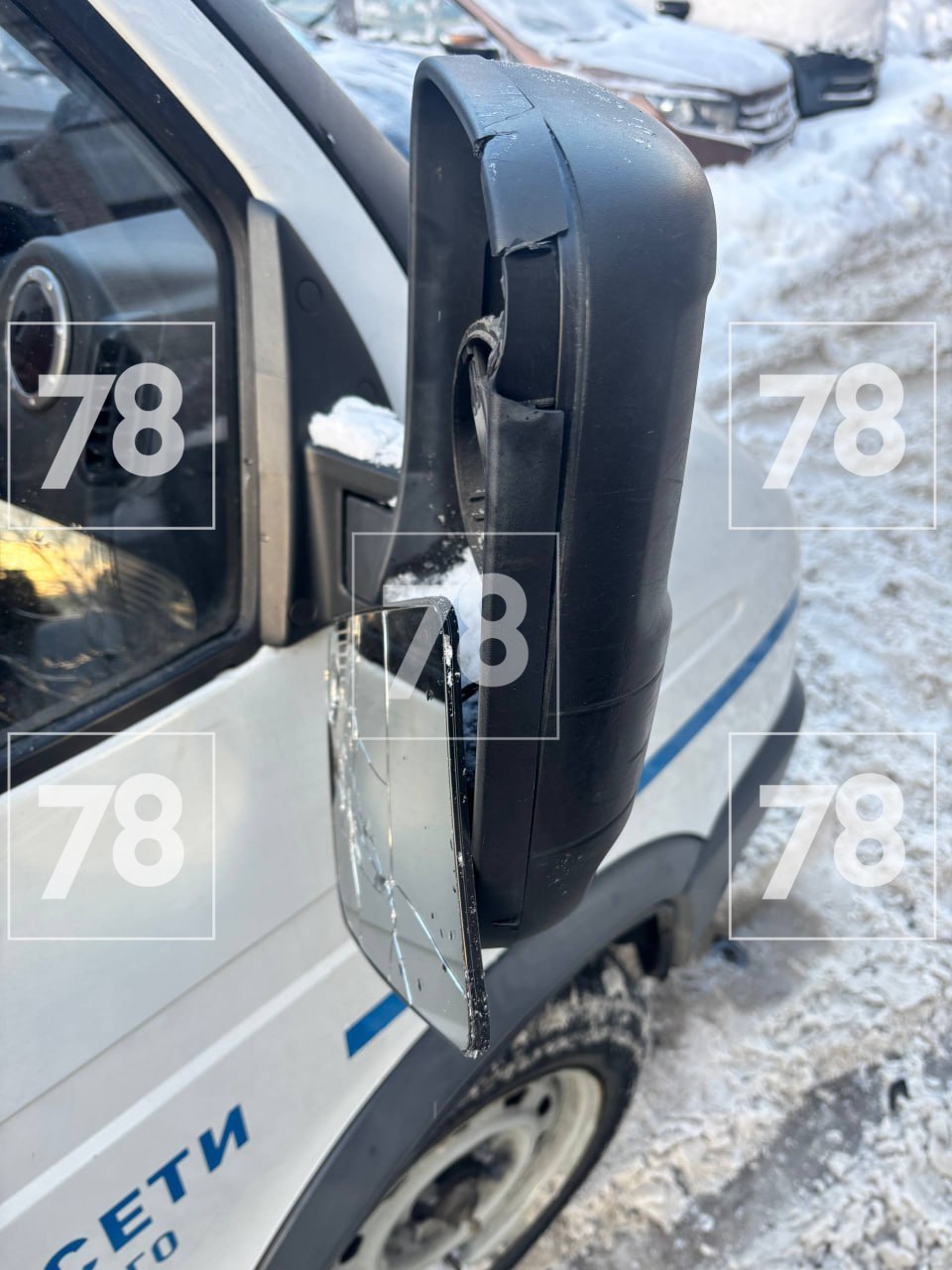 Мужчина набросился на коммунальщиков с металлической трубой из-за отключённого электричества Мужчина набросился на коммунальщиков с металлической трубой из-за отключённого электричества