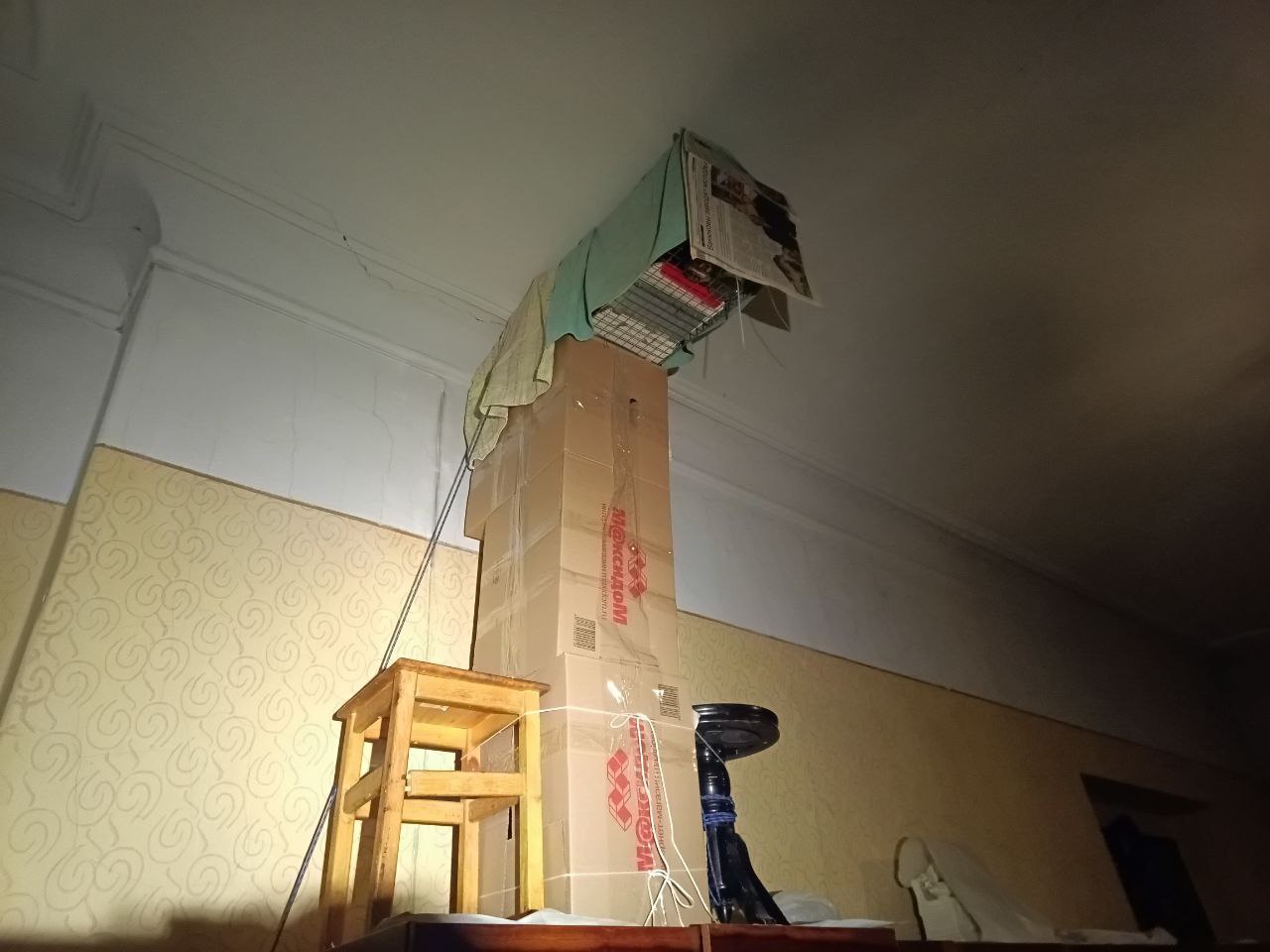 Более двух недель волонтёры «Кошкиспас» спасают рыжего кота, забравшегося в дымоход камина в центре Петербурга Более двух недель волонтёры «Кошкиспас» спасают рыжего кота, забравшегося в дымоход камина в центре Петербурга