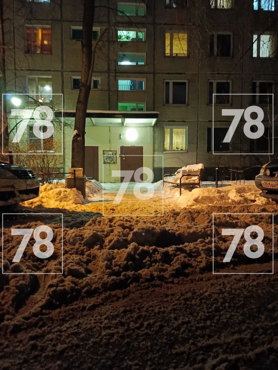 Петербуржцы продолжают массово жаловаться на неубранный снег на улицах города Петербуржцы продолжают массово жаловаться на неубранный снег на улицах города