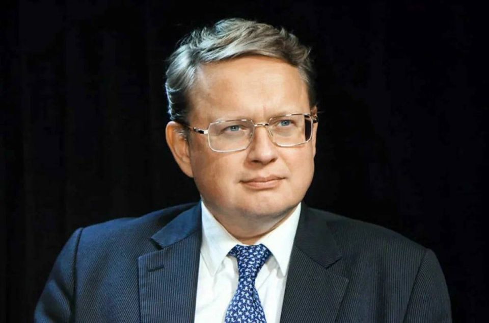 «Представьте себе, что вы — хирург, и вам на стол попал главврач вашей больницы. И вы можете сделать его живым, а можете — мёртвым, но не можете — умным»