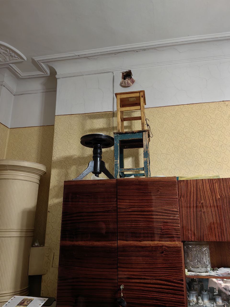 Более двух недель волонтёры «Кошкиспас» спасают рыжего кота, забравшегося в дымоход камина в центре Петербурга Более двух недель волонтёры «Кошкиспас» спасают рыжего кота, забравшегося в дымоход камина в центре Петербурга