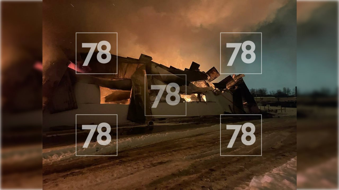 В Ленобласти горят построенный из металлоконструкций ангар и автобус В Ленобласти горят построенный из металлоконструкций ангар и автобус