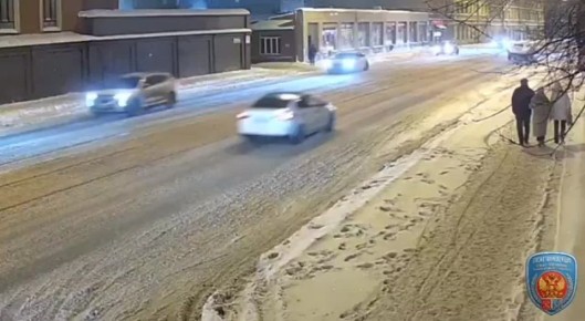 Уроки вождения: как 18-летний водитель "забыл" ПДД на проспекте Обуховской обороны