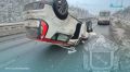 Столкновение с отбойником привело к опрокидыванию автомобиля на Мурманском шоссе: пострадавших нет