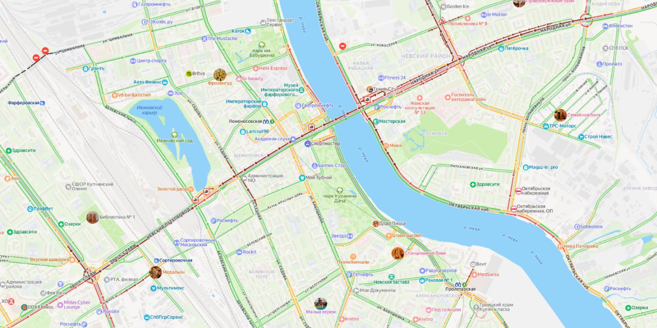 Серьёзная авария на Невском путепроводе — на место съехались машины экстренных служб Серьёзная авария на Невском путепроводе — на место съехались машины экстренных служб