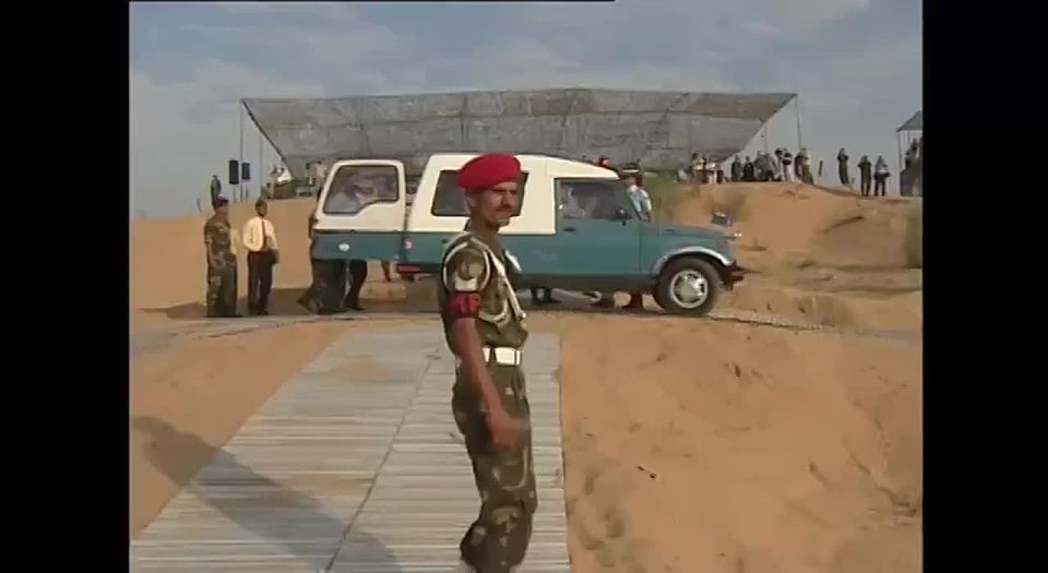 Александр Сладков: Двадцать лет назад, на совместных российско-индийских учениях произошел такой случай: платформа с десантируемым орудием чуть не приземлилась на трибуну с большим начальством (и самолет, и экипаж, и...