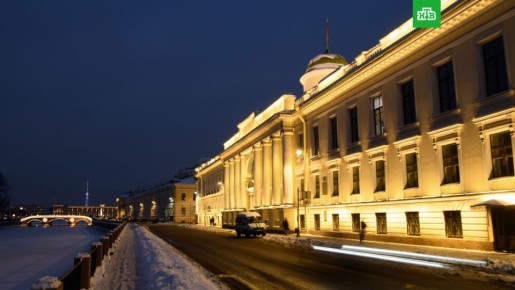 Набережную Фонтанки осветили современными фонарями