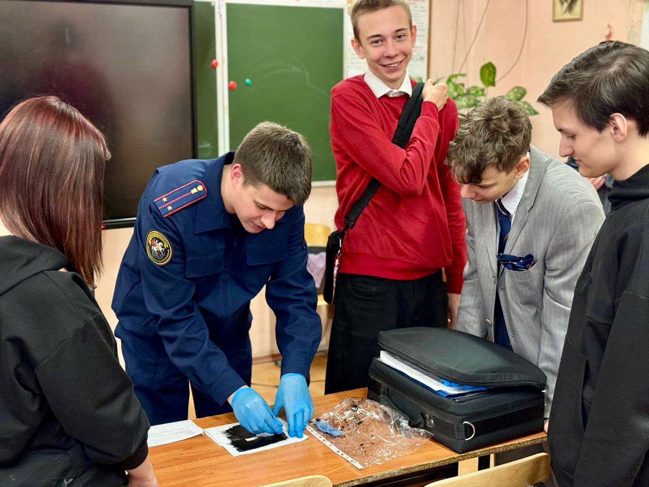 Представителями ГСУ СК России по городу Санкт-Петербургу для школьников проведен урок правового просвещения