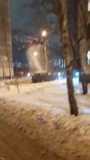 На улице Коллонтай произошёл прорыв