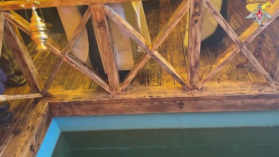 Не страшен даже самый лютый мороз: русские бойцы провели крещенские купания в зоне СВО