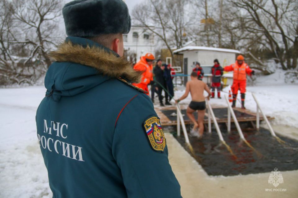 Около 34 тысяч петербуржцев окунулись в крещенские проруби