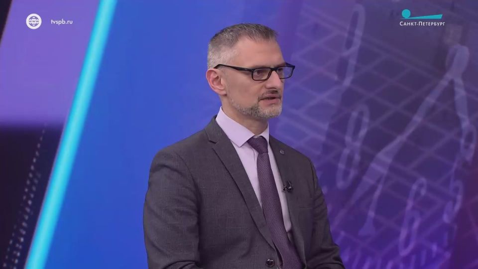 В Петербурге увеличили численность дворников в районных жилищных агентствах, чтобы обеспечить более качественный уход за дворами и улицами