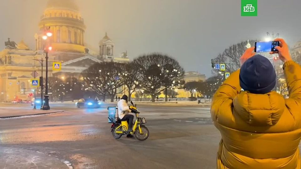 На Исаакиевской площади просел асфальт