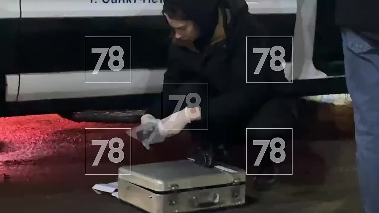 В «Сити Молле» молодой человек едва не умер после того, как его скрутил охранник за кражу Вечером молодой человек совершил кражу в магазине, расположенном в ТЦ. Сотрудники «Сити Молла» пытались его задержать — выяснилось...