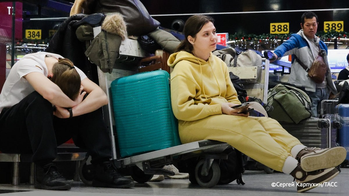 Авиарейс из Томска в Санкт-Петербург задержали более чем на восемь часов, вылета ждут 170 пассажиров, сообщили в Западно-Сибирской транспортной прокуратуре