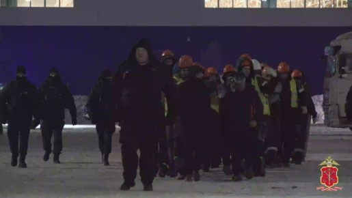 Полицейские Петербурга проверили распределительный центр крупной торговой сети