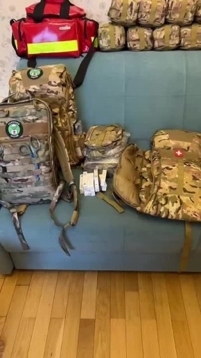 Юлия Витязева: Друзья! Несмотря на то, что счет за медикаменты пока так и не оплачен, работа продолжается, аптечки и рюкзаки собираются и готовятся к отправке