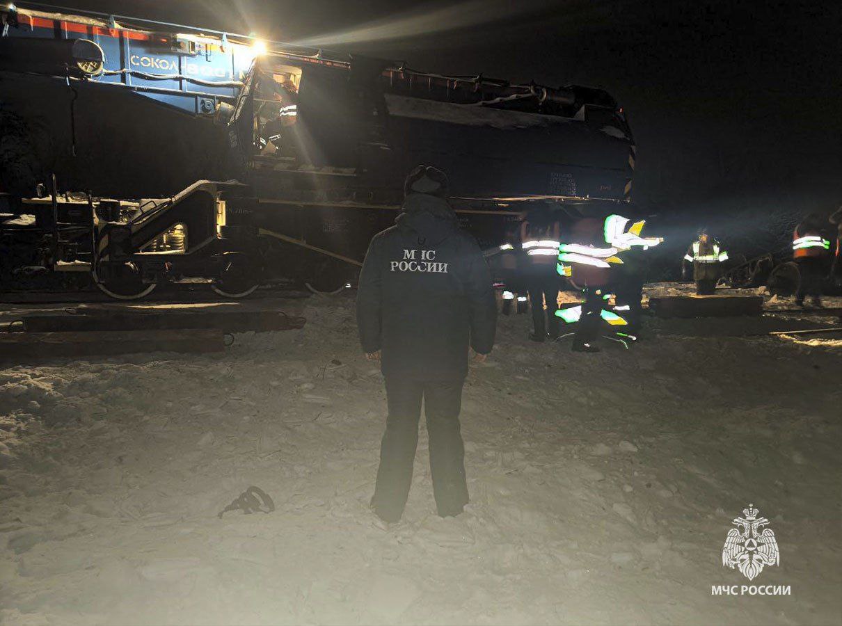 Поезд Санкт-Петербург — Кисловодск задерживается на 2,5 часа из-за схода с рельсов вагонов грузового состава на перегоне Жданка — Товарково Тульской области Поезд Санкт-Петербург — Кисловодск задерживается на 2,5 часа из-за схода с рельсов вагонов грузового состава на перегоне Жданка — Товарково Тульской области