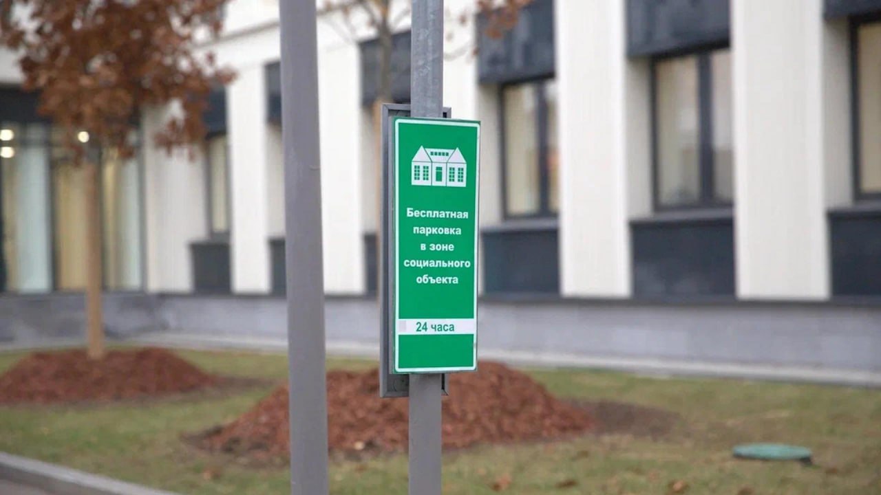 «Создавать "социальные парковки" у больниц, школ и поликлиник экономически неэффективно»: «Яблоко» не смогло договориться с Петербургом