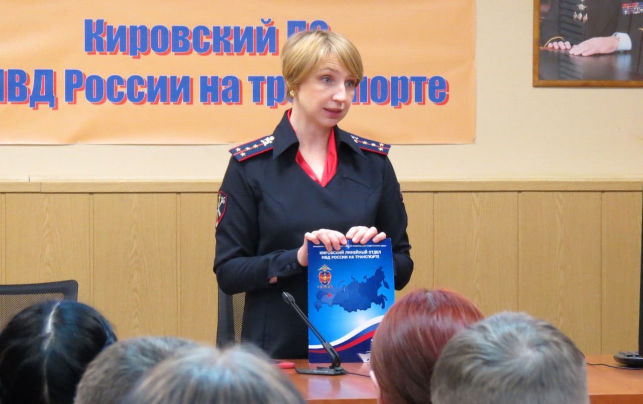 Кировские студенты познакомились с работой транспортных полицейских