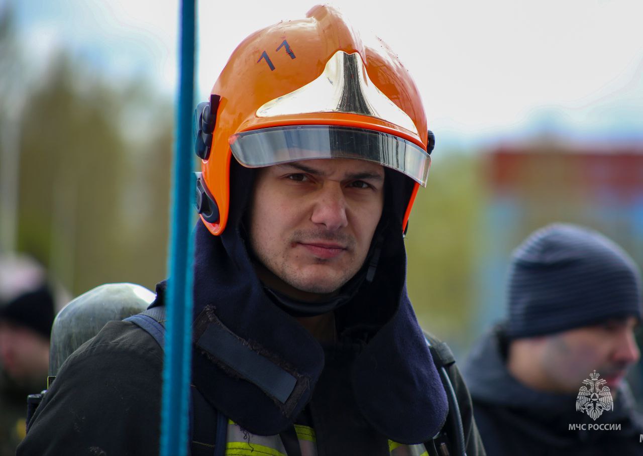 Доброго утра и отличного настроения желают всем #петербургскиеспасатели