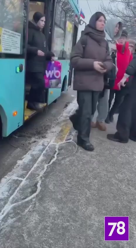 Водитель угрожал подростку ножом в ответ на средний палец