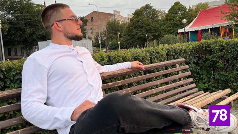 Напивался, стрелял, бил знакомому свастику