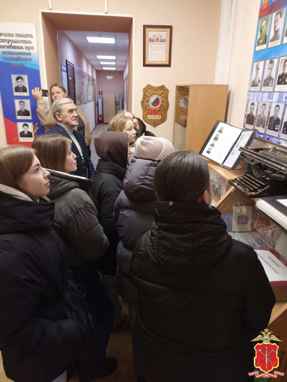 Студенты и школьники знакомятся с работой полиции Ленинградской области! Студенты и школьники знакомятся с работой полиции Ленинградской области!