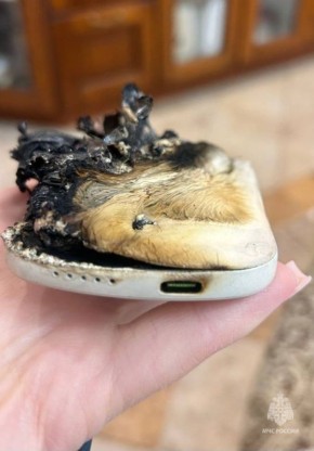 Подросток потушил пожар от зарядки аккумулятора в Петербурге и попал в больницу