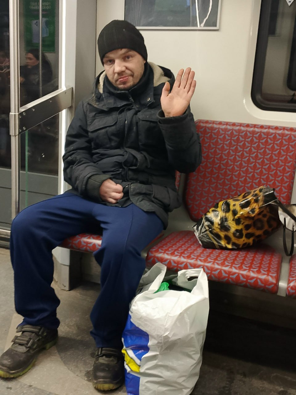 Волонтёр помогла замерзающему инвалиду добраться до Петербурга из Кингисеппа Волонтёр помогла замерзающему инвалиду добраться до Петербурга из Кингисеппа