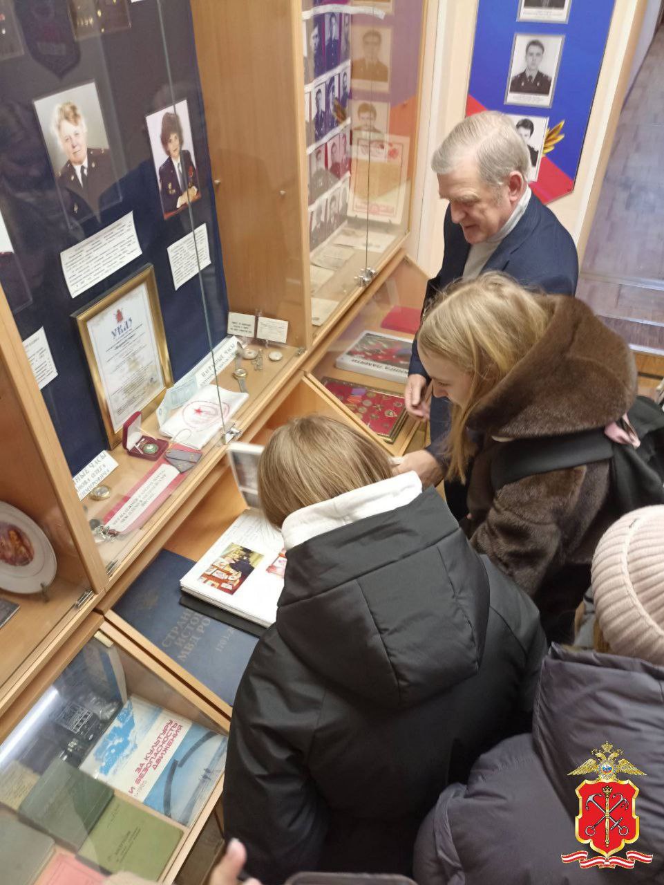 Студенты и школьники знакомятся с работой полиции Ленинградской области! Студенты и школьники знакомятся с работой полиции Ленинградской области!