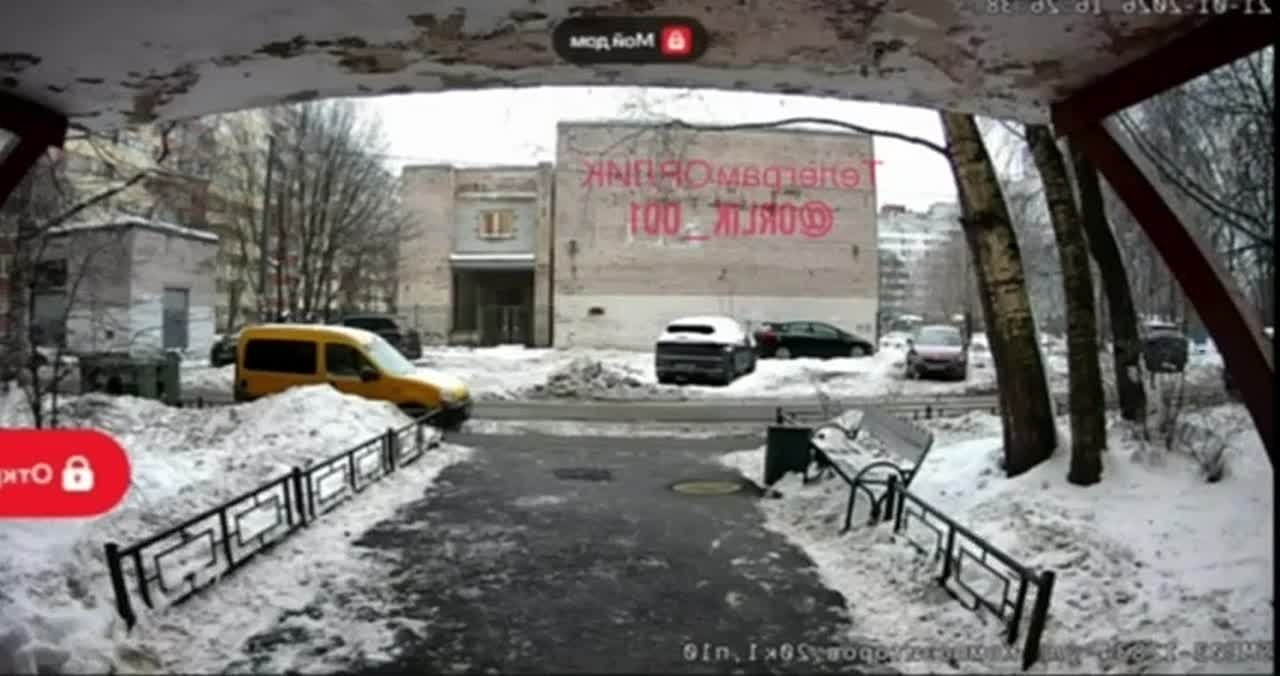 В Санкт-Петербурге мигрант-педофил прошмыгнул за 12-летней школьницей в подъезд, где попытался её изнасиловать