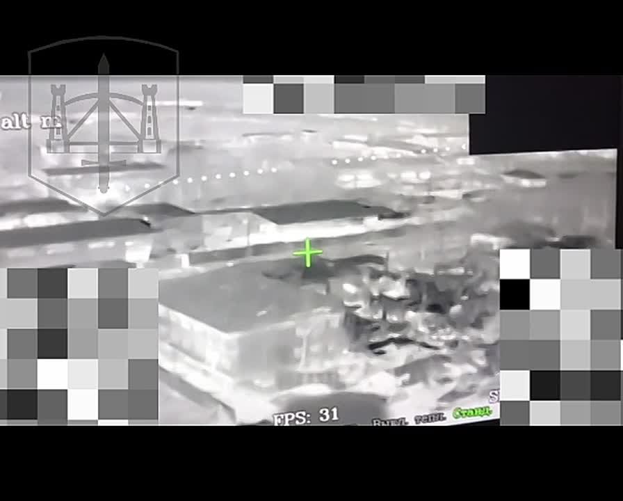 Запорожское направление. В Орехове оператор дрона-камикадзе 58 Армии в режиме "свободной охоты" обнаружил роботизированную платформу врага с грузом и уничтожил ее