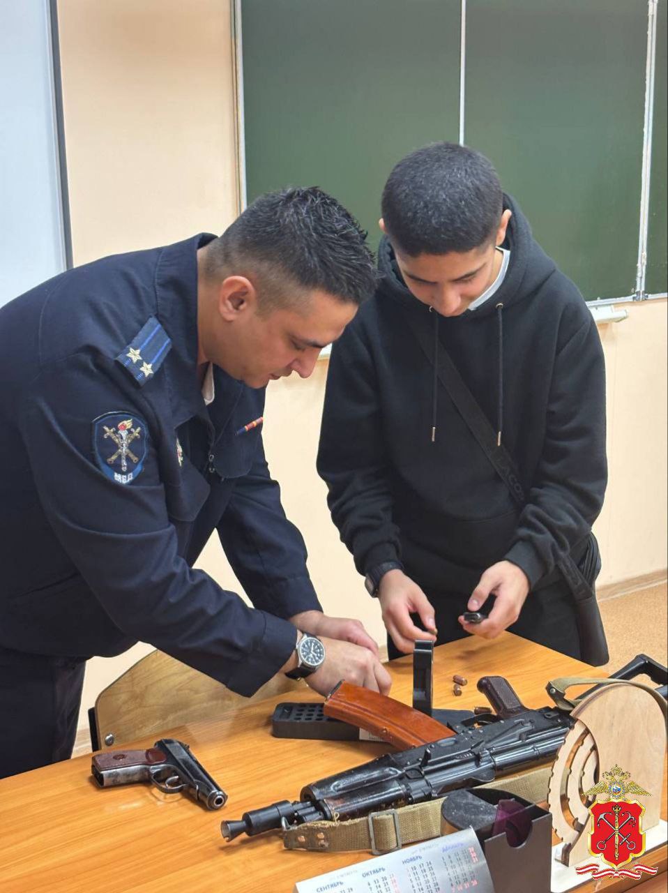 Студенты и школьники знакомятся с работой полиции Ленинградской области! Студенты и школьники знакомятся с работой полиции Ленинградской области!