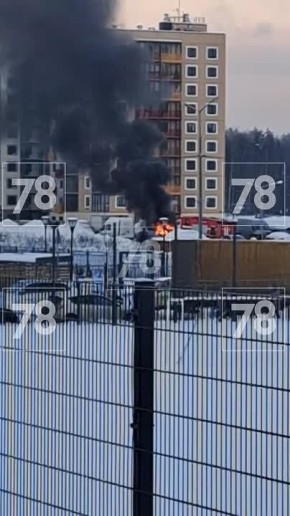 BMW сгорела на парковке в Янино-1