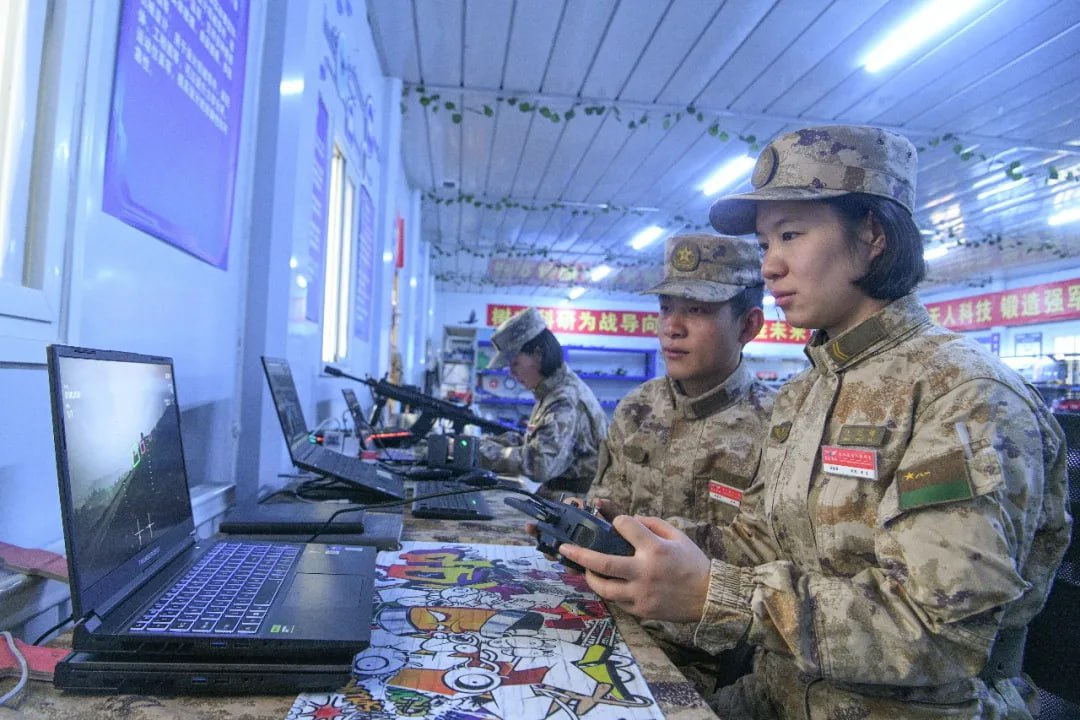 Ударные дроны под женским контролем Ударные дроны под женским контролем