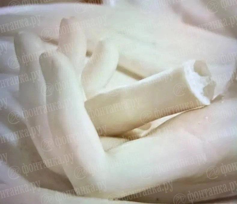 В Петербурге задержали туриста, который дотронулся до скульптуры «Императрица Александра Федоровна», стоящей на Октябрьской лестнице Эрмитажа В Петербурге задержали туриста, который дотронулся до скульптуры «Императрица Александра Федоровна», стоящей на Октябрьской лестнице Эрмитажа