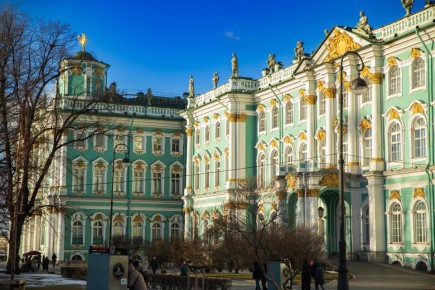 В Эрмитаже задержали посетителя музея, повредившего скульптуру императрицы