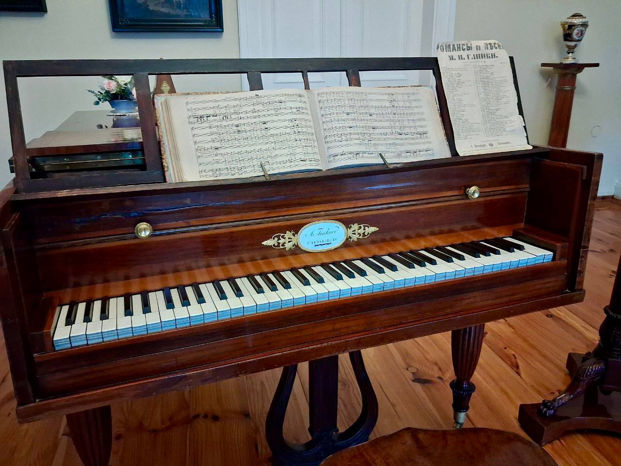 Здесь жила семья — прообраз Лариных Здесь жила семья — прообраз Лариных