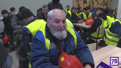 Сегодня в распределительном центре оперативники и сотрудники Росгвардии проверяли всех, а в магазинах обращали особое внимание на охранников