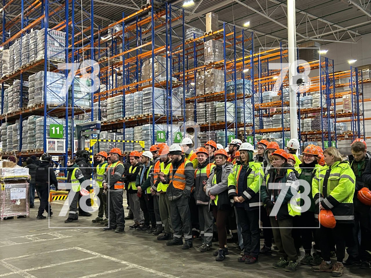 Полицейские продолжают проверку магазинов сети компании «Х-5 Ретейл Групп» Полицейские продолжают проверку магазинов сети компании «Х-5 Ретейл Групп»