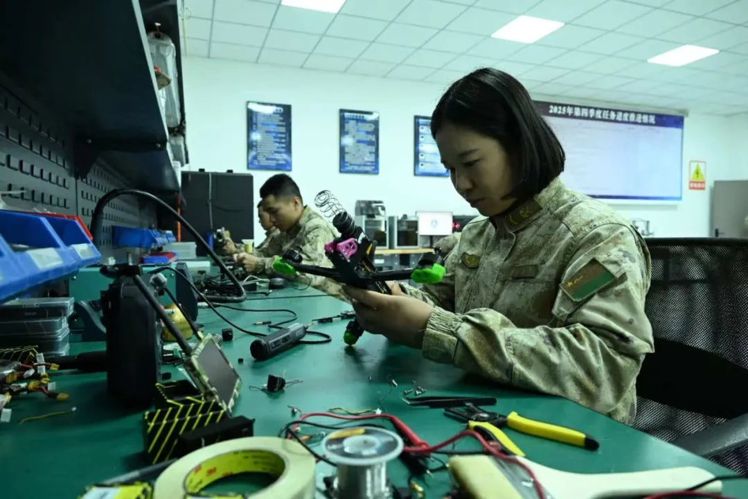 Ударные дроны под женским контролем Ударные дроны под женским контролем